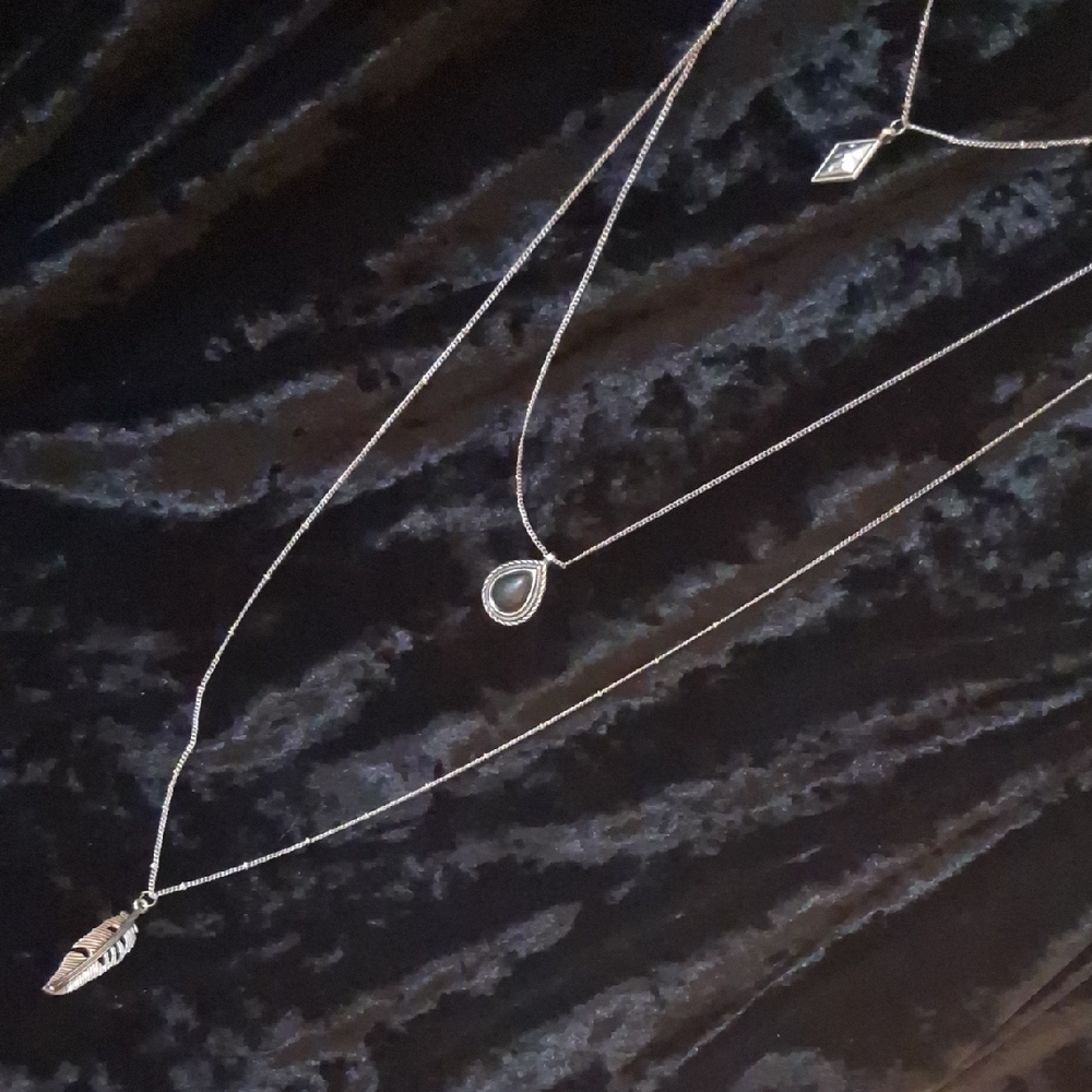 Elegant Silver Pendant Necklace Set